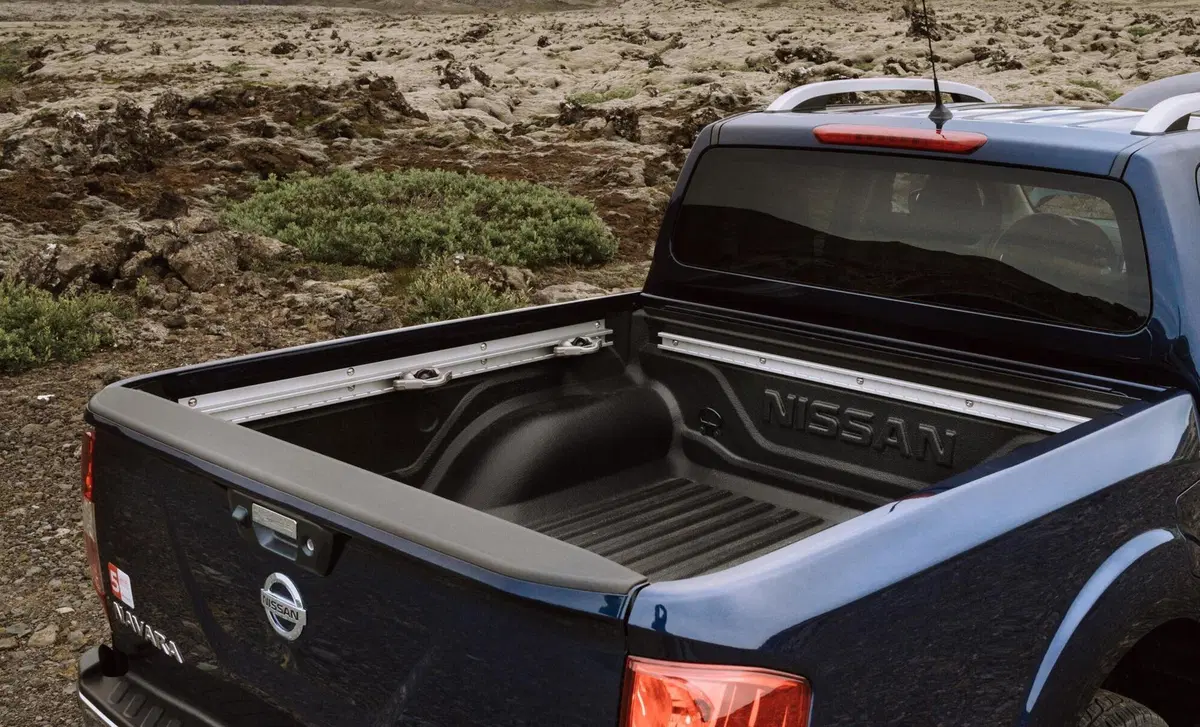 Nissan Navara 2.5 dCi 190CV 4 porte Double Cab Sport Platinum (14)