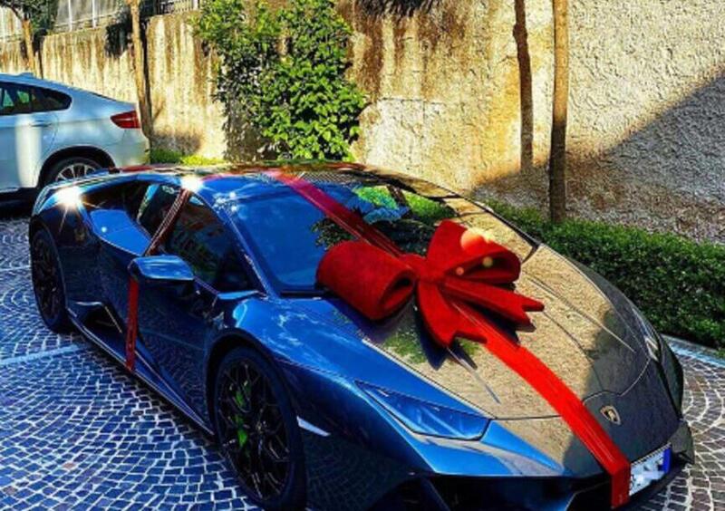 Una Lamborghini Huracan per i 29 anni di Lorenzo Insigne 