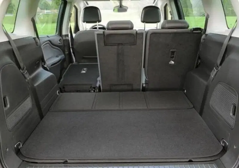 Opel Zafira (2016-20) (15)