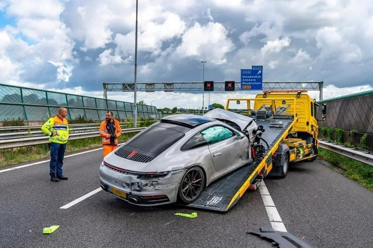 Distrugge Porsche 911 nuova in autostrada: “Andavo ad oltre 200 all'ora' (3)
