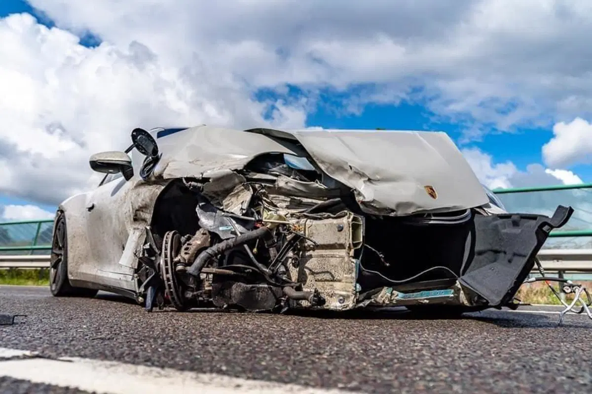 Distrugge Porsche 911 nuova in autostrada: “Andavo ad oltre 200 all'ora' (4)