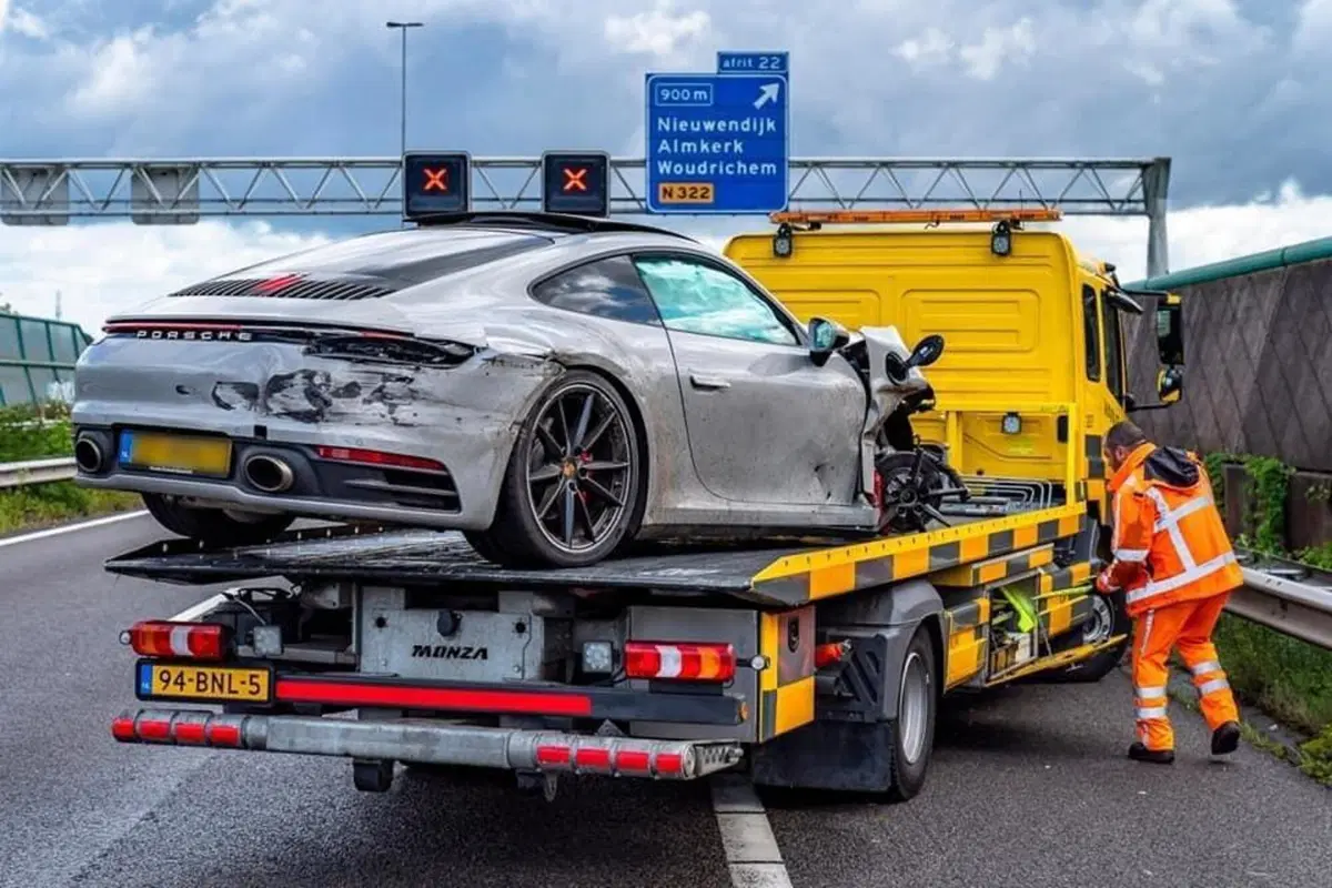 Distrugge Porsche 911 nuova in autostrada: “Andavo ad oltre 200 all'ora' (5)