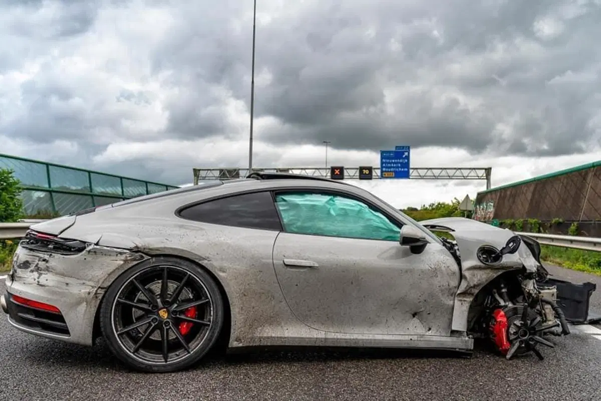 Distrugge Porsche 911 nuova in autostrada: “Andavo ad oltre 200 all'ora' (6)