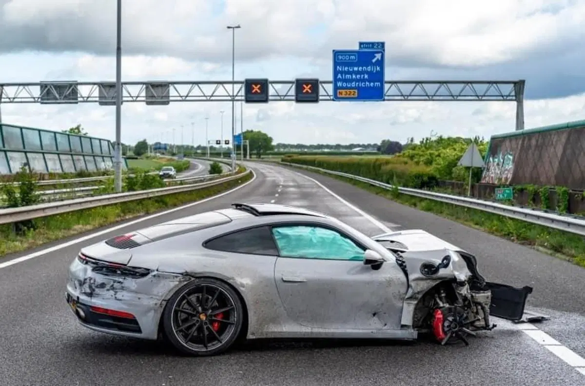 Distrugge Porsche 911 nuova in autostrada: “Andavo ad oltre 200 all'ora' (8)