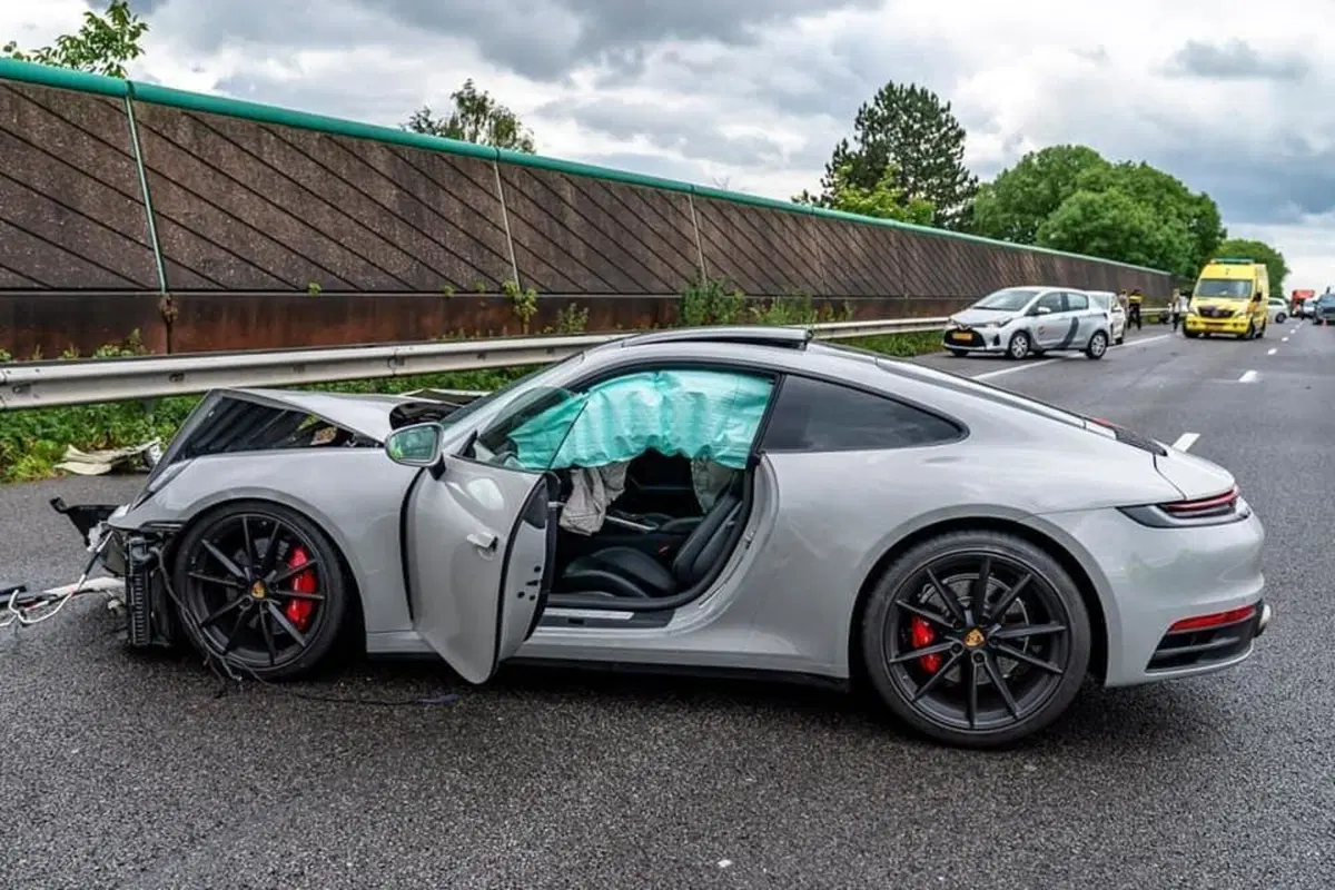 Distrugge Porsche 911 nuova in autostrada: “Andavo ad oltre 200 all'ora' (2)
