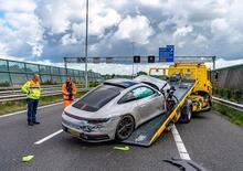 Distrugge Porsche 911 nuova in autostrada: “Andavo ad oltre 200 all'ora