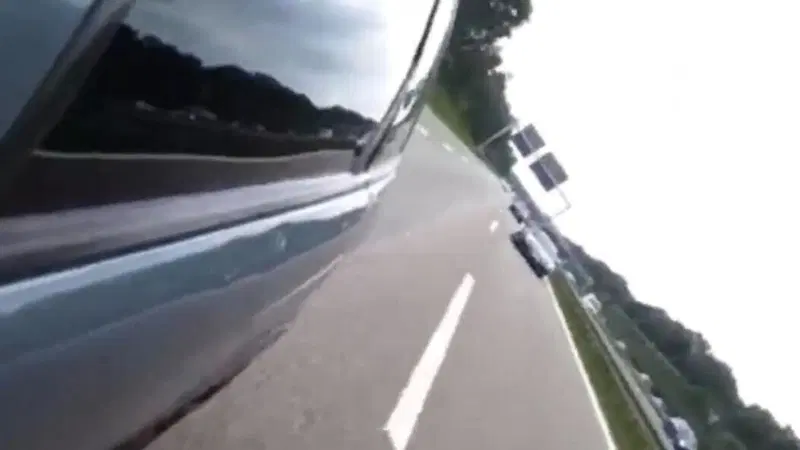 Quando un'Alfa 156 GTA tamarrizzata sfida una Ferrari F430... [VIDEO]