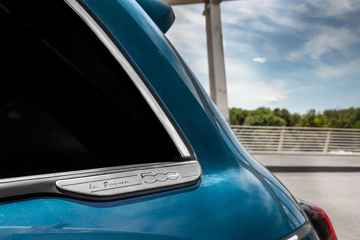 Fiat 500 elettrica, aperti gli ordini della berlina (9)
