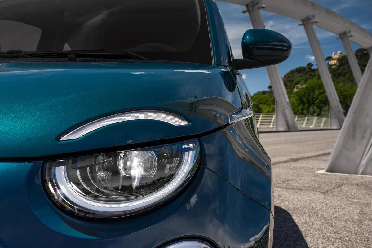 Fiat 500 elettrica, aperti gli ordini della berlina (10)