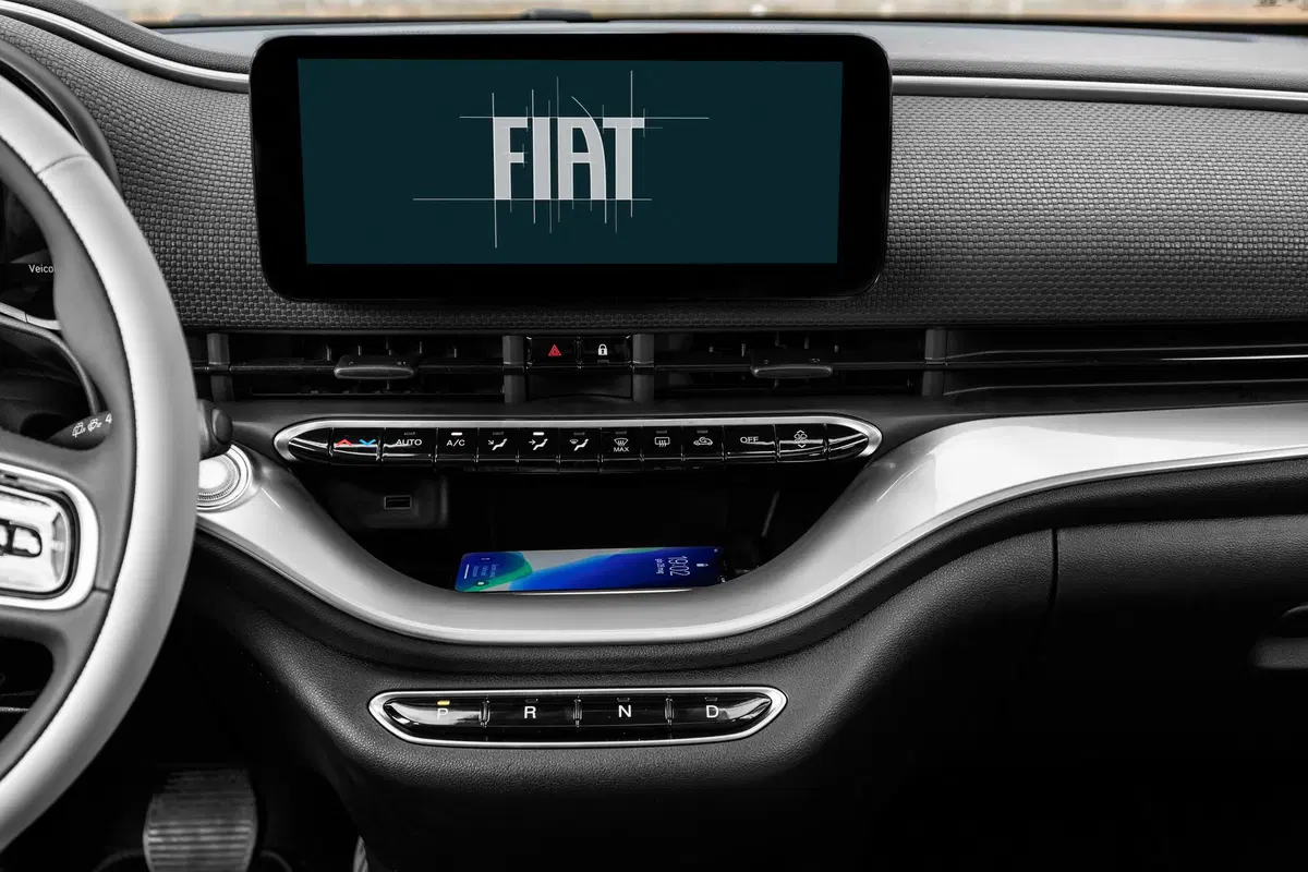 Fiat 500 elettrica, aperti gli ordini della berlina (13)