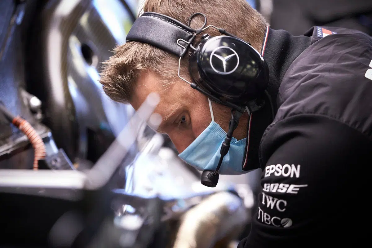 F1, Bottas a Silverstone con la mascherina: ecco il Circus ai tempi del COVID-19 (2)
