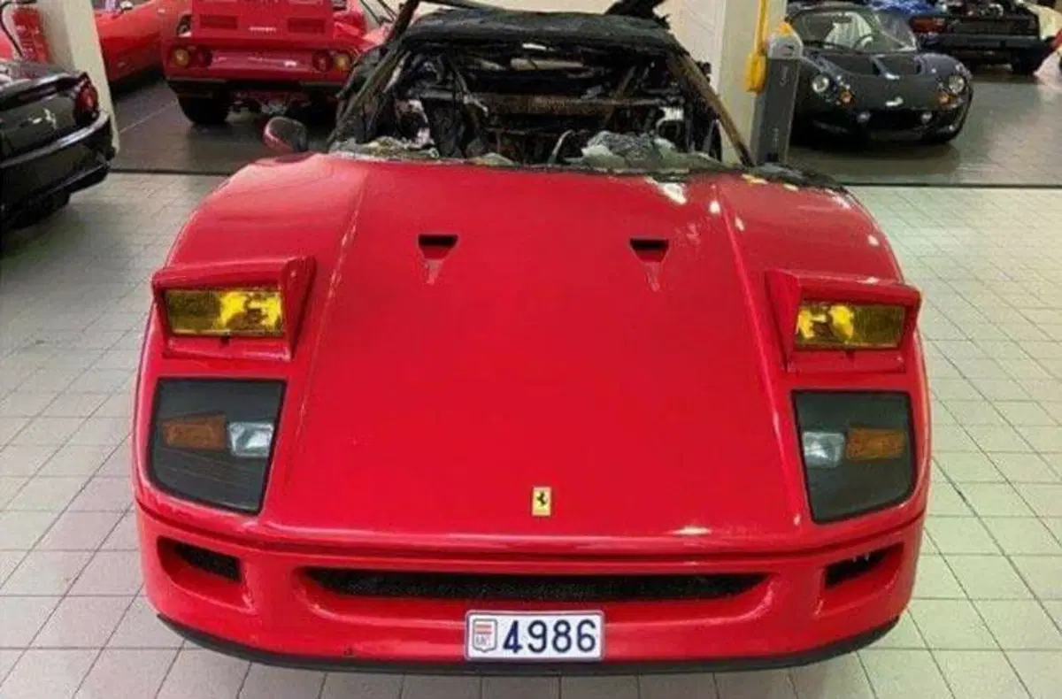 Ferrari F40 a fuoco a Monaco: ve la ricordate? Eccola (bruciata) in officina! [FOTO] (2)