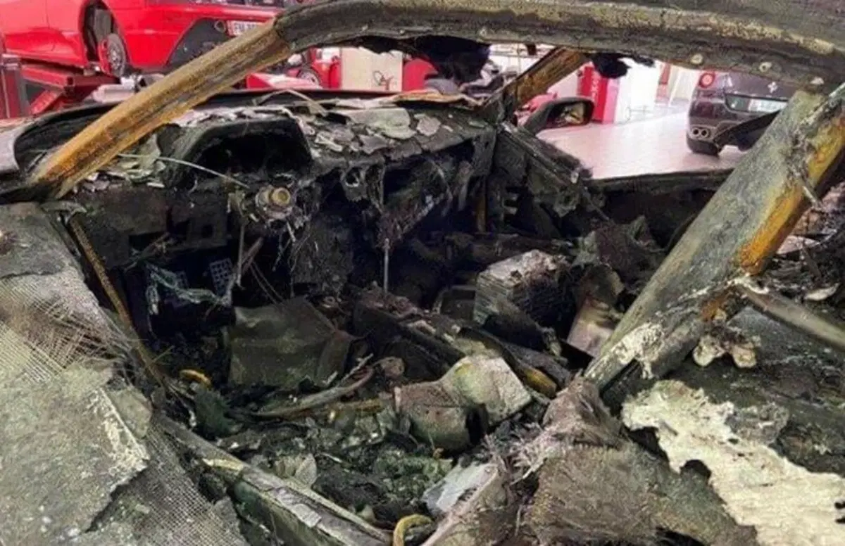 Ferrari F40 a fuoco a Monaco: ve la ricordate? Eccola (bruciata) in officina! [FOTO] (8)