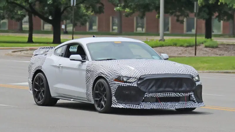 Ford Mustang Mach I: l'ultima erede del V8 aspirato? [Foto spia]
