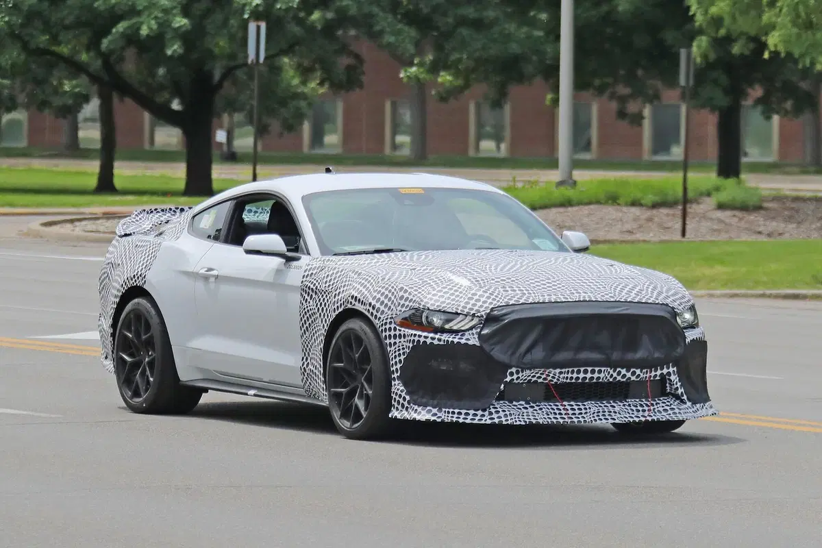Ford Mustang Mach I: l'ultima erede del V8 aspirato? [Foto spia]