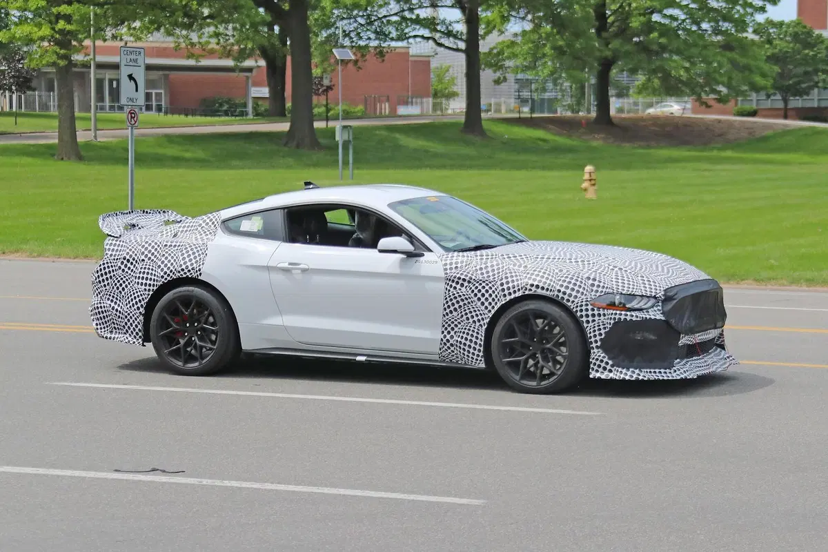 Ford Mustang Mach I: l'ultima erede del V8 aspirato? [Foto spia] (6)
