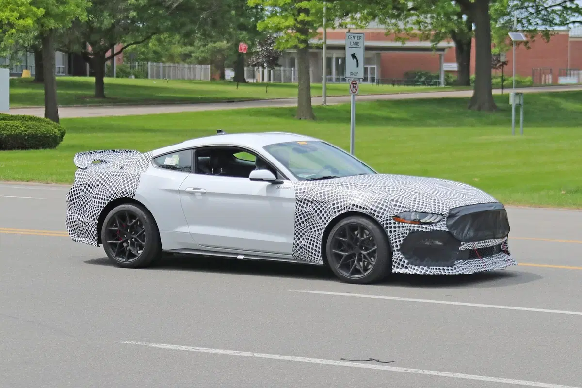 Ford Mustang Mach I: l'ultima erede del V8 aspirato? [Foto spia] (5)