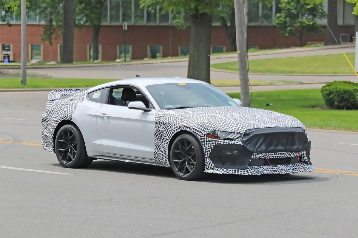 Ford Mustang Mach I: l'ultima erede del V8 aspirato? [Foto spia] (3)