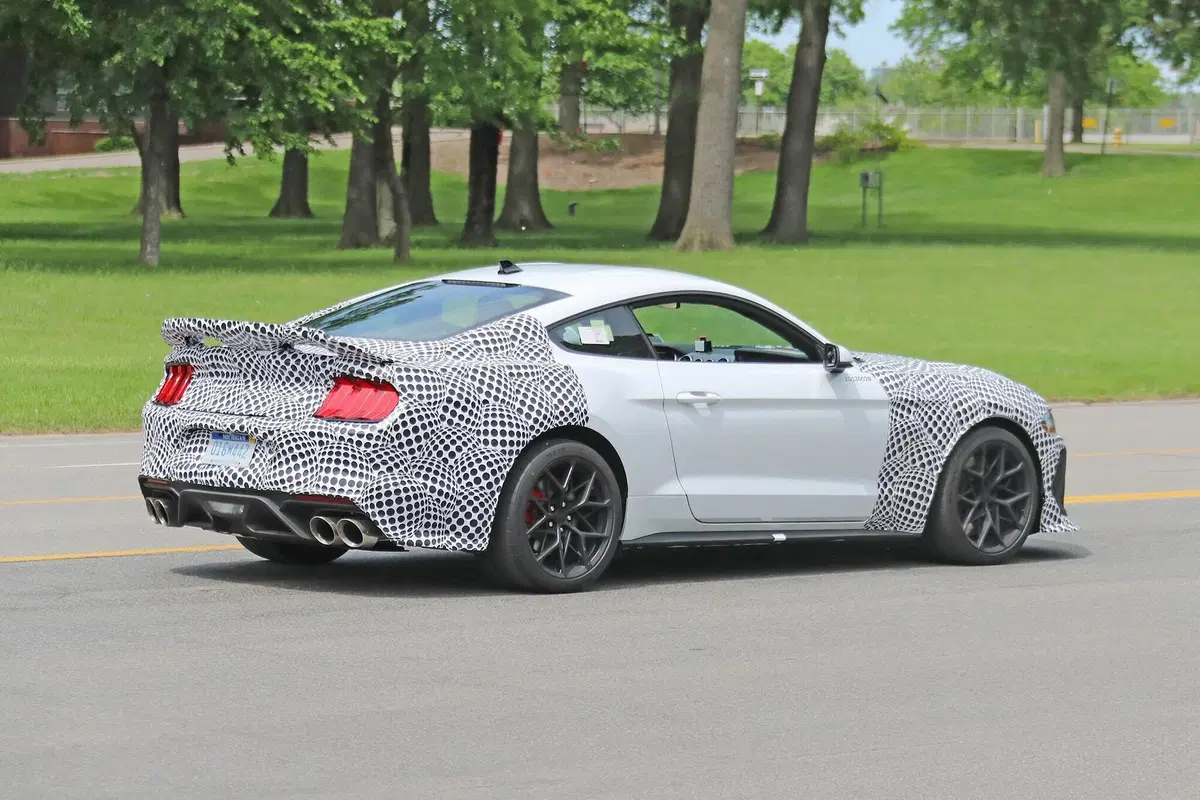 Ford Mustang Mach I: l'ultima erede del V8 aspirato? [Foto spia] (11)
