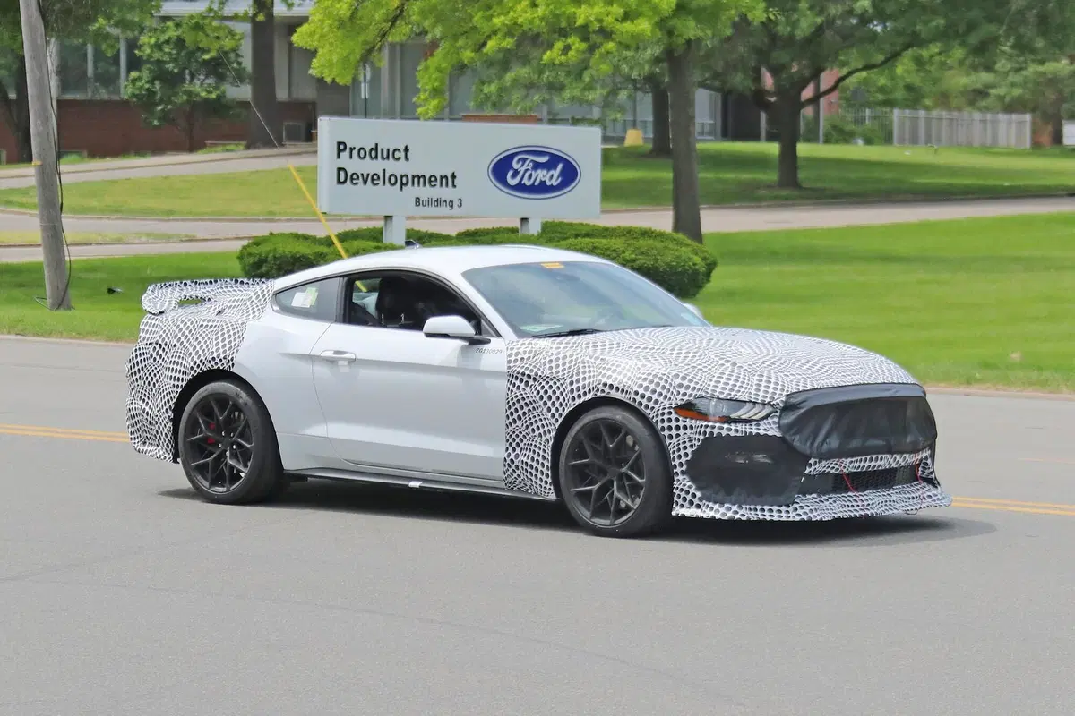Ford Mustang Mach I: l'ultima erede del V8 aspirato? [Foto spia] (4)