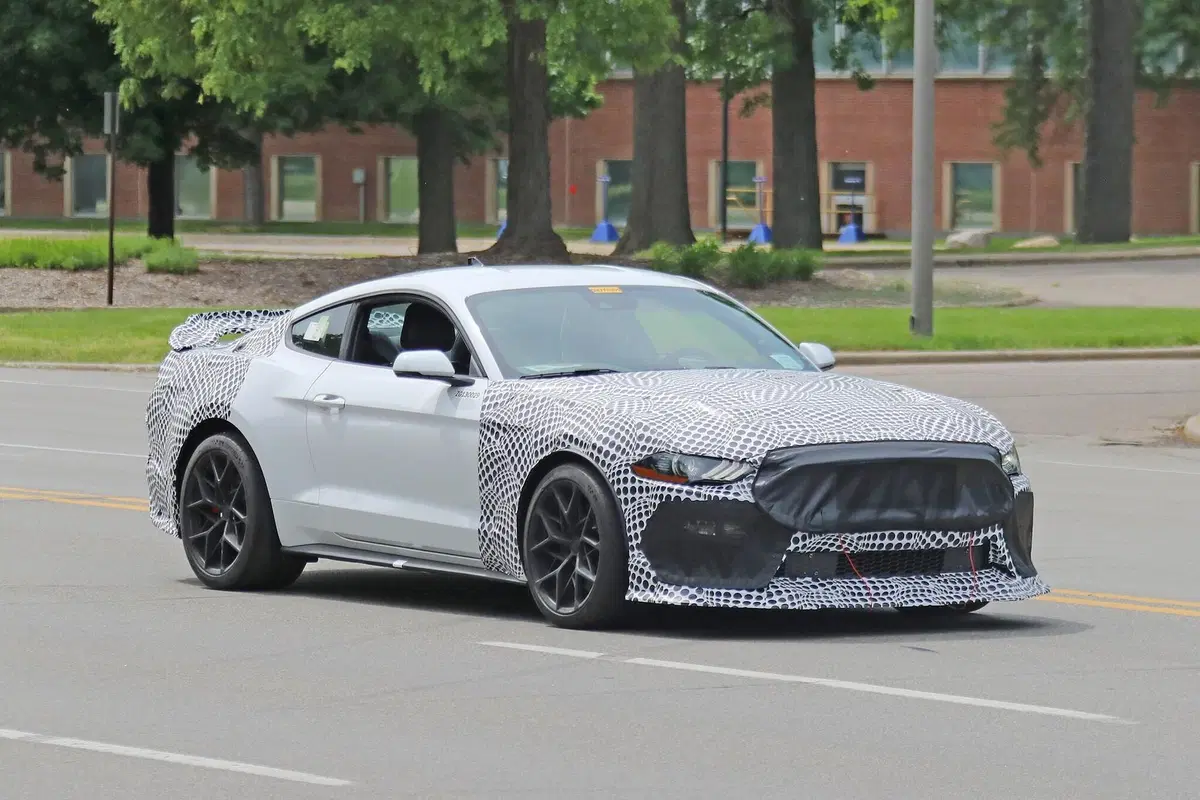 Ford Mustang Mach I: l'ultima erede del V8 aspirato? [Foto spia] (2)