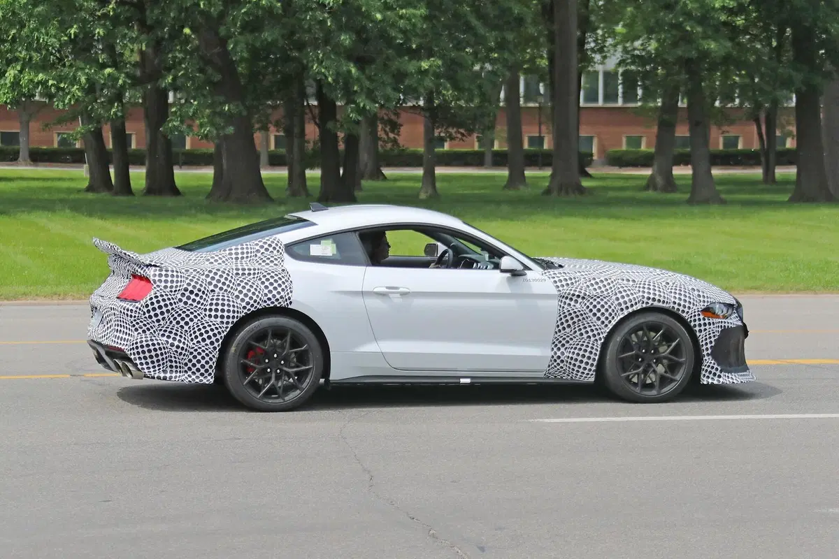 Ford Mustang Mach I: l'ultima erede del V8 aspirato? [Foto spia] (9)