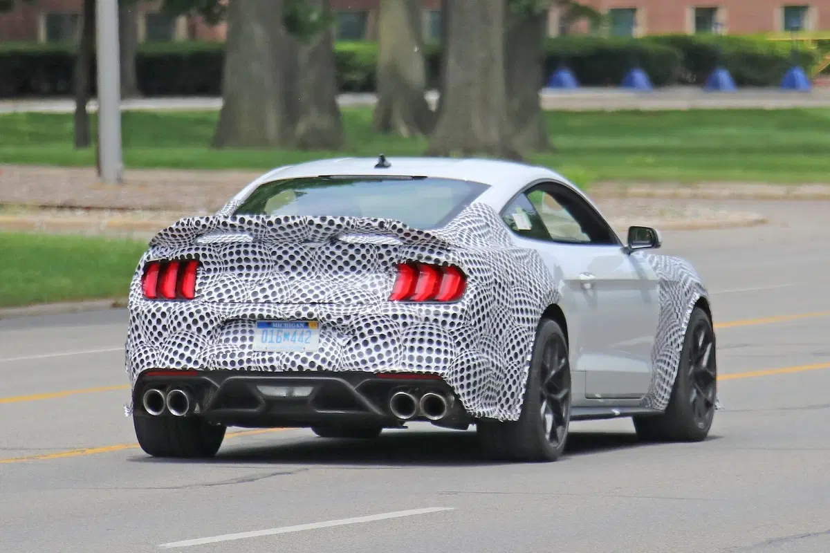 Ford Mustang Mach I: l'ultima erede del V8 aspirato? [Foto spia] (12)