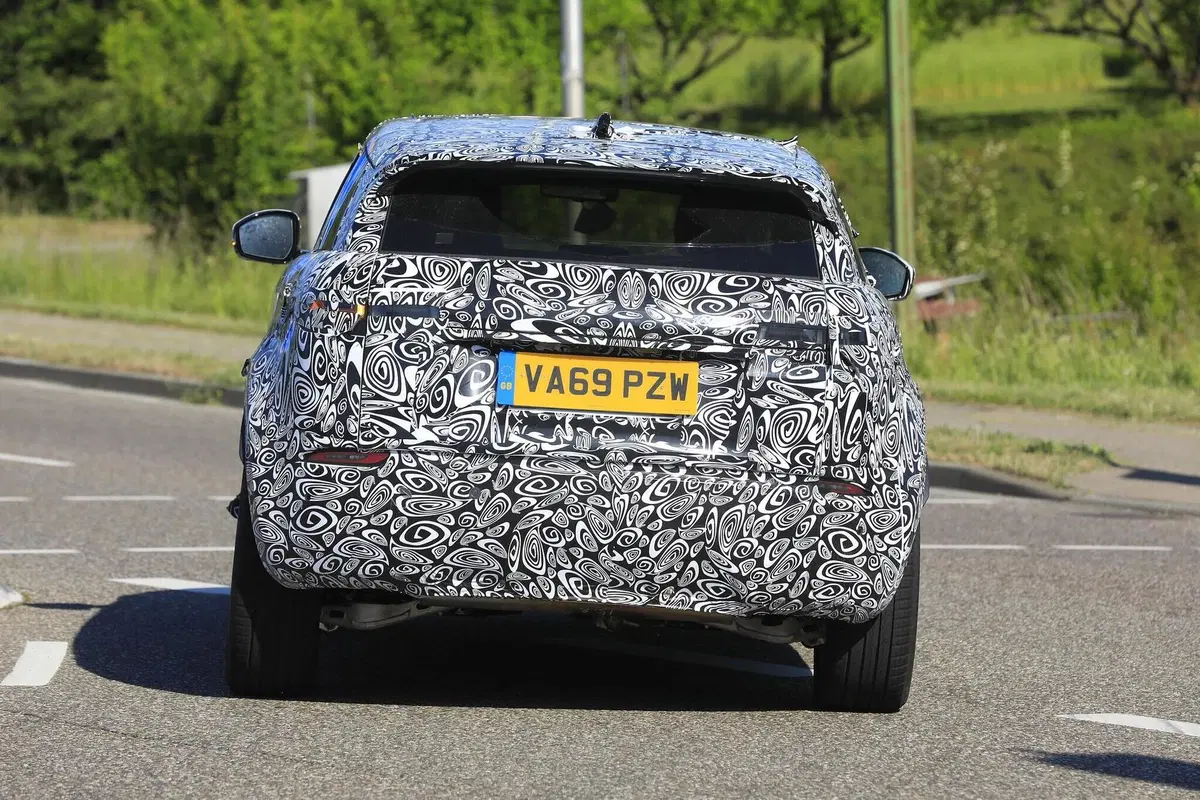 Land Rover Evoque: sarà anche 7 posti [Foto spia] (12)