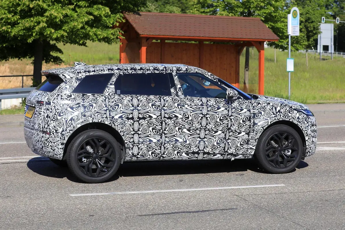 Land Rover Evoque: sarà anche 7 posti [Foto spia] (7)