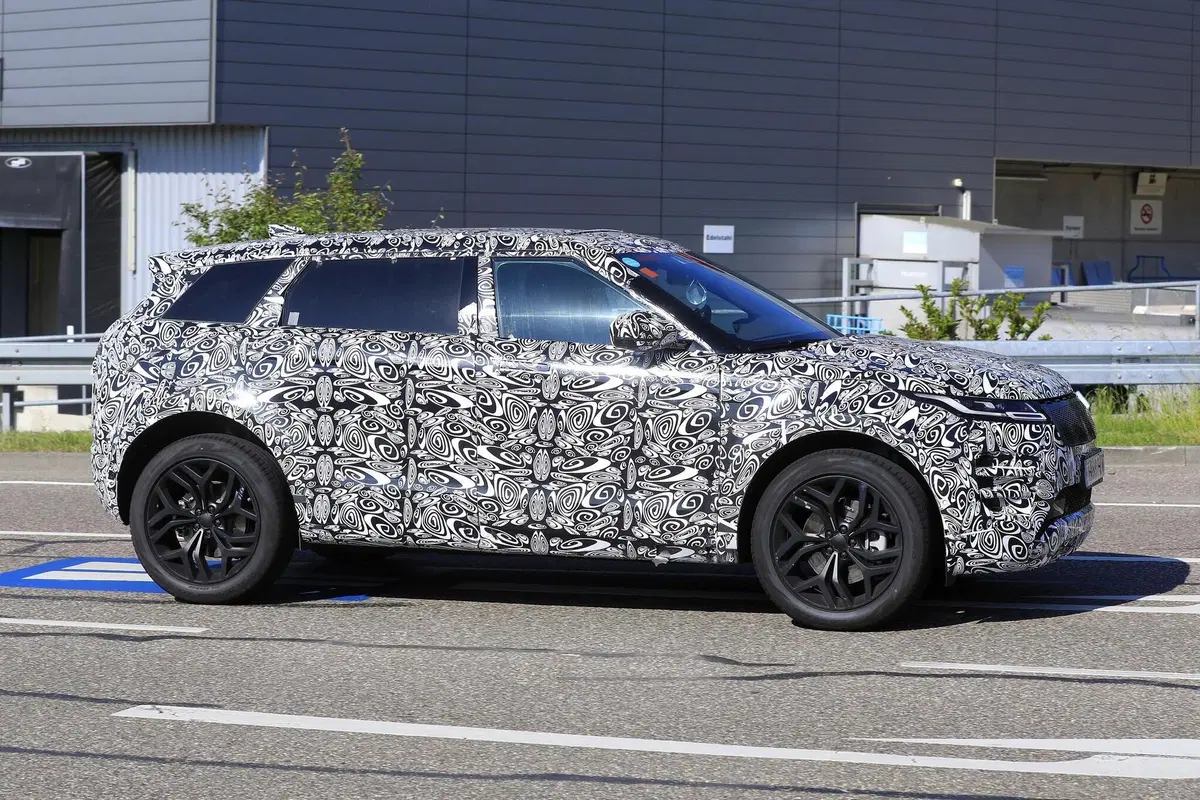 Land Rover Evoque: sarà anche 7 posti [Foto spia] (5)
