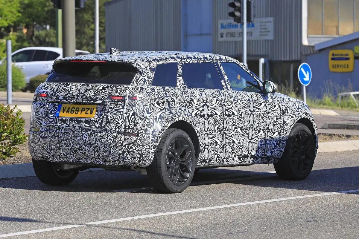 Land Rover Evoque: sarà anche 7 posti [Foto spia] (11)