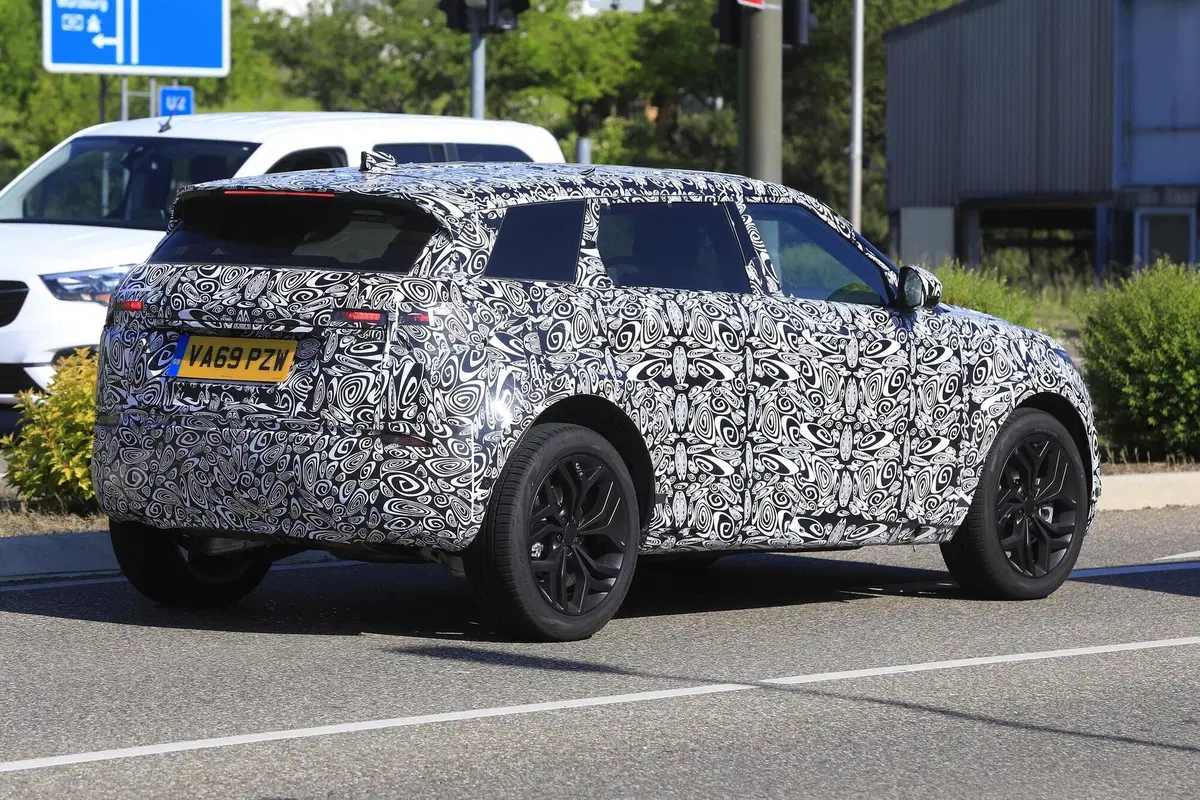 Land Rover Evoque: sarà anche 7 posti [Foto spia] (10)