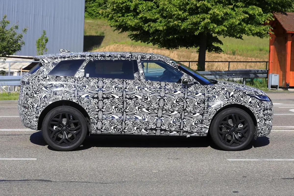 Land Rover Evoque: sarà anche 7 posti [Foto spia] (6)