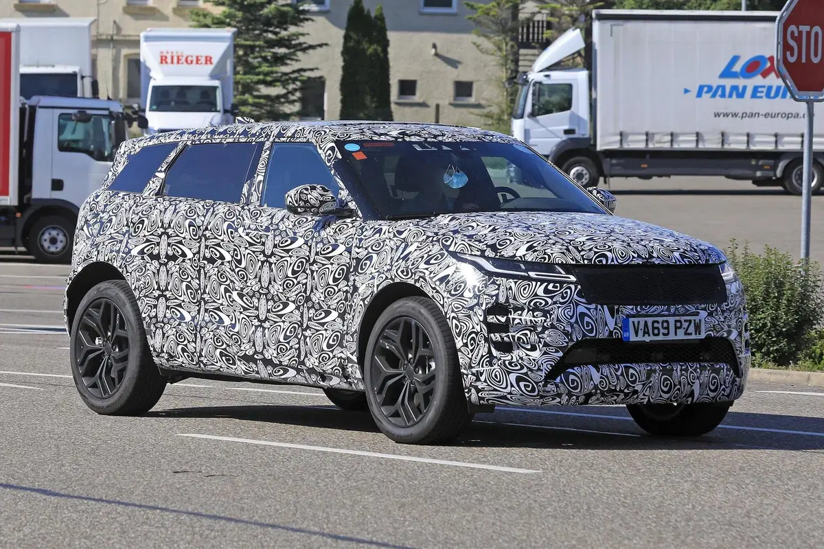 Land Rover Evoque: sarà anche 7 posti [Foto spia] (3)