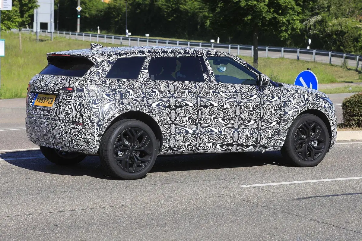 Land Rover Evoque: sarà anche 7 posti [Foto spia] (8)