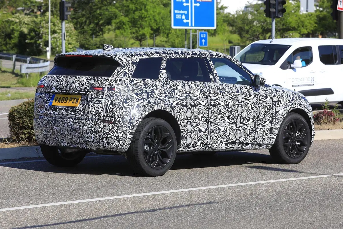 Land Rover Evoque: sarà anche 7 posti [Foto spia] (9)