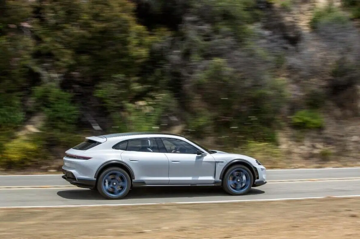 La Porsche Taycan Cross Turismo arriverà prima del previsto (5)