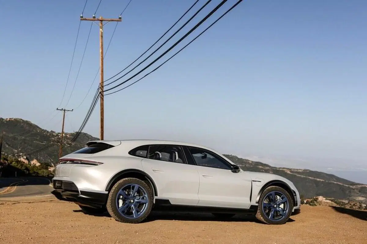 La Porsche Taycan Cross Turismo arriverà prima del previsto (7)