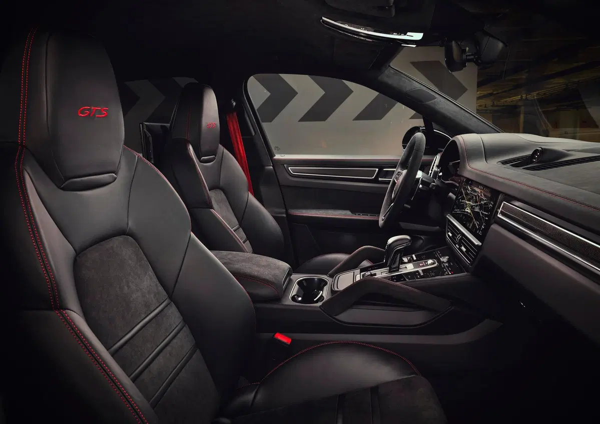 Porsche Cayenne GTS 2020: V8 da 460 CV, anche per il Coupé (4)