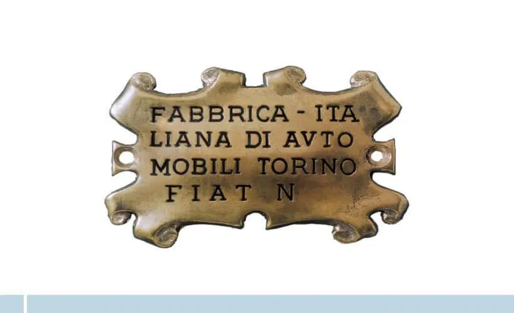 la prima targa Fiat era certamente una "cosa di lusso" rispetto a oggi