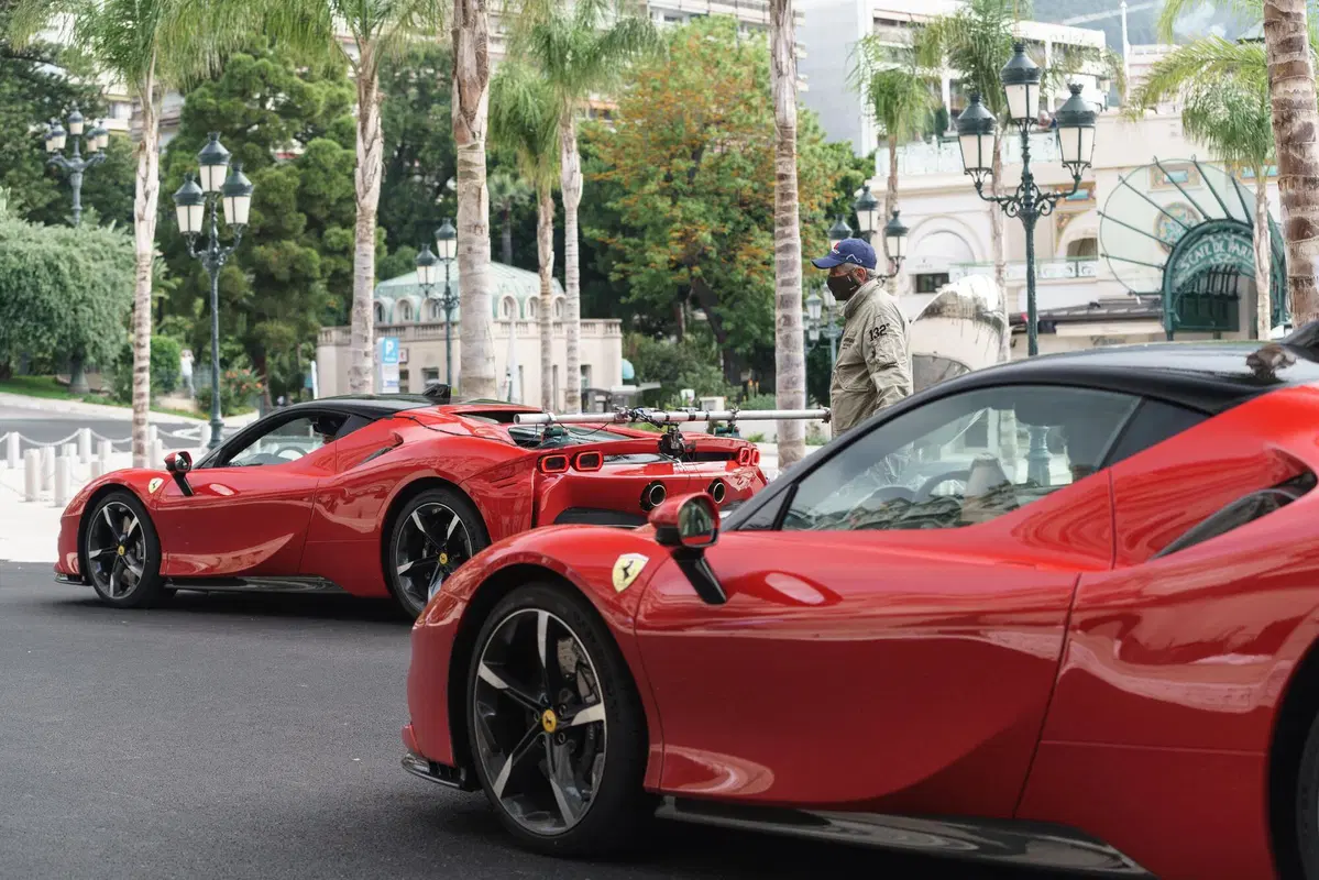 Questa sera “Le grand rendez-vous”, corto con Leclerc e Ferrari SF90 Stradale di Lelouch (3)
