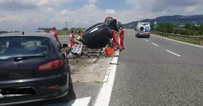A "muro" con una Tesla a 81 anni: la colpa non &egrave; dell'Autopilot