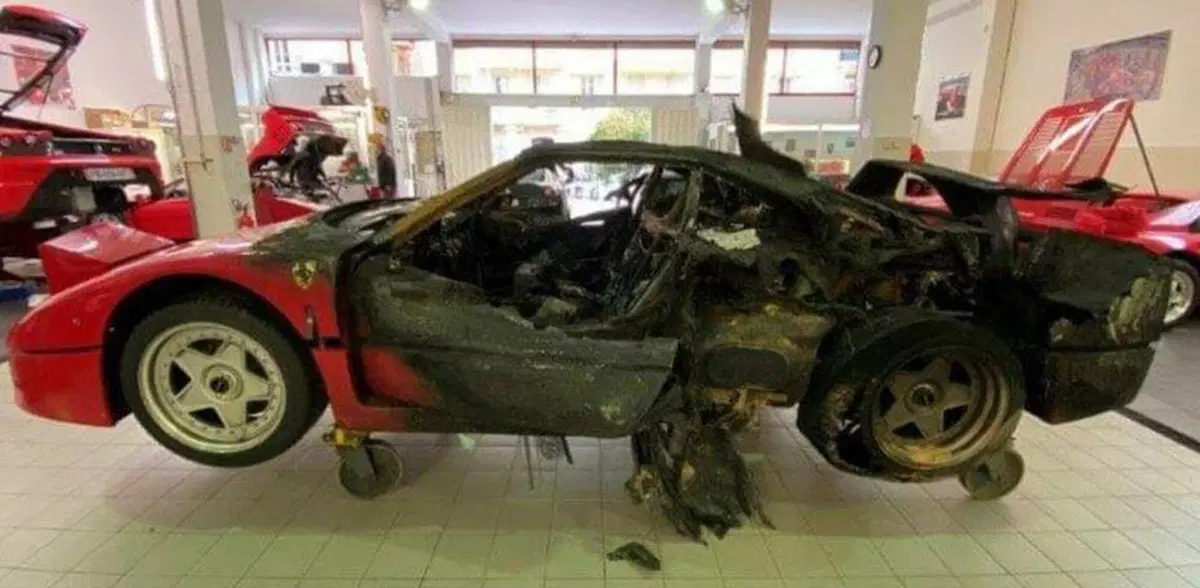Ferrari F40 a fuoco a Monaco: ve la ricordate? Eccola (bruciata) in officina!