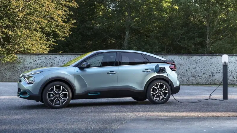 Nuova Citro&euml;n C4: quanto &egrave; cambiata e sar&agrave; anche 100% elettrica
