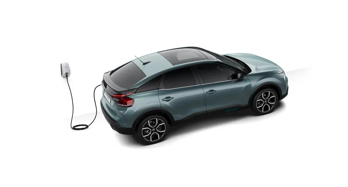 Nuova Citroën C4: quanto è cambiata e sarà anche 100% elettrica (9)