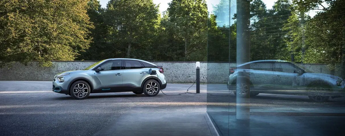 Nuova Citroën C4: quanto è cambiata e sarà anche 100% elettrica (7)