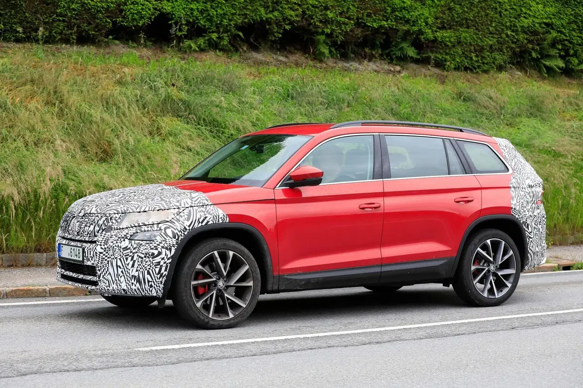 Skoda Karoq e Kodiaq verso il restyling [Foto spia] (5)