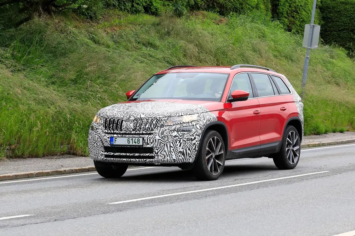 Skoda Karoq e Kodiaq verso il restyling [Foto spia] (3)