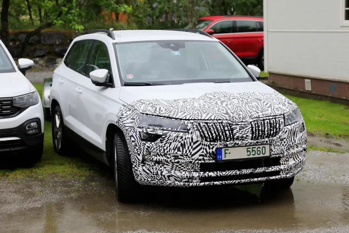 Skoda Karoq e Kodiaq verso il restyling [Foto spia] (3)