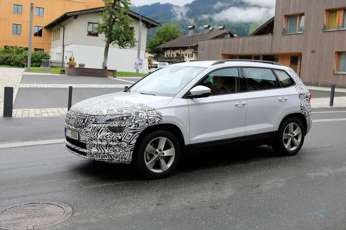 Skoda Karoq e Kodiaq verso il restyling [Foto spia] (9)